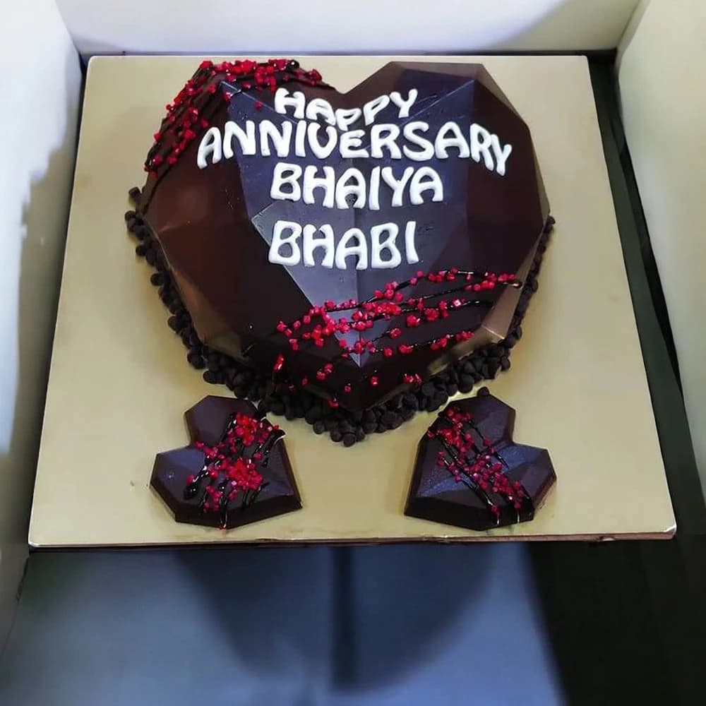 Mischief Love Pinata Cake