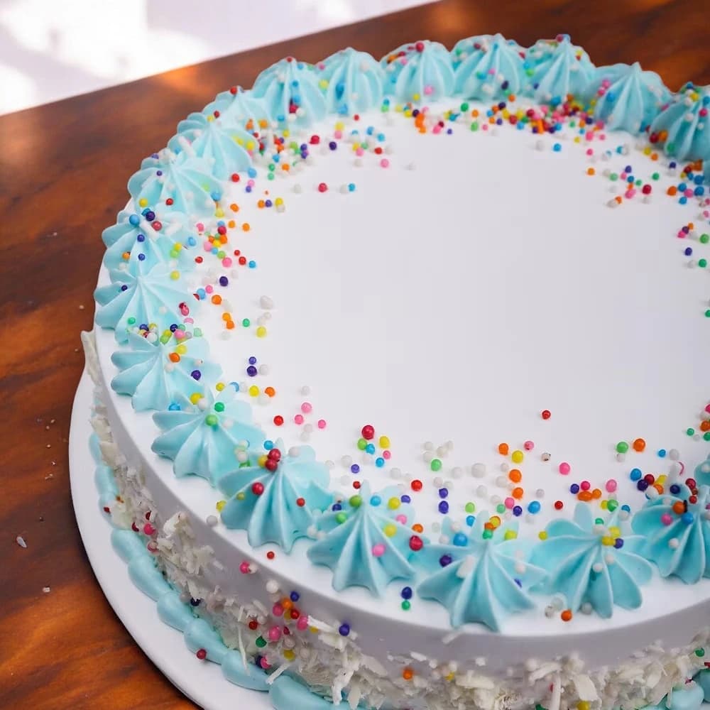 Alluring Vanilla Cake