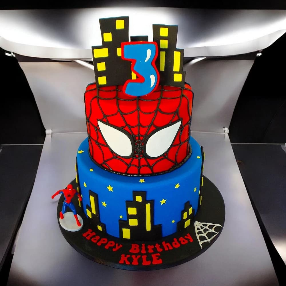 Spidy Creative Fondant Cake