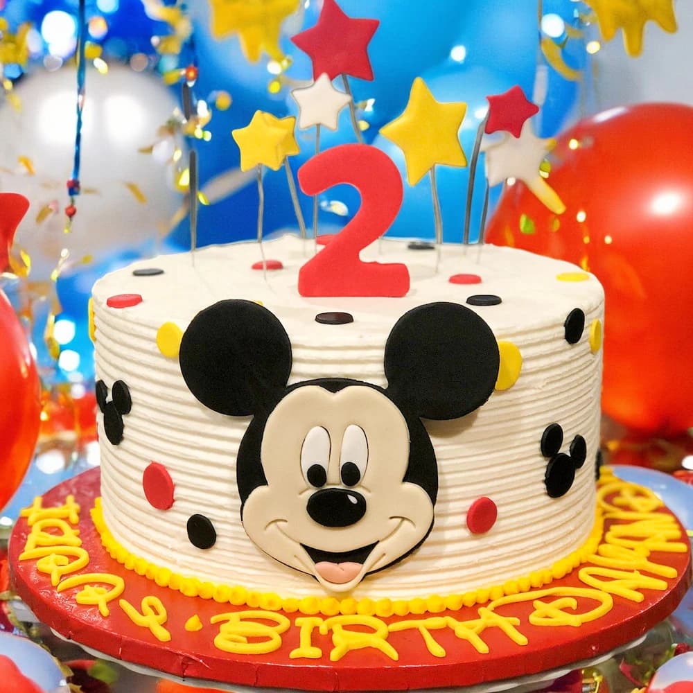 Micky star vanilla fondant cake view 1