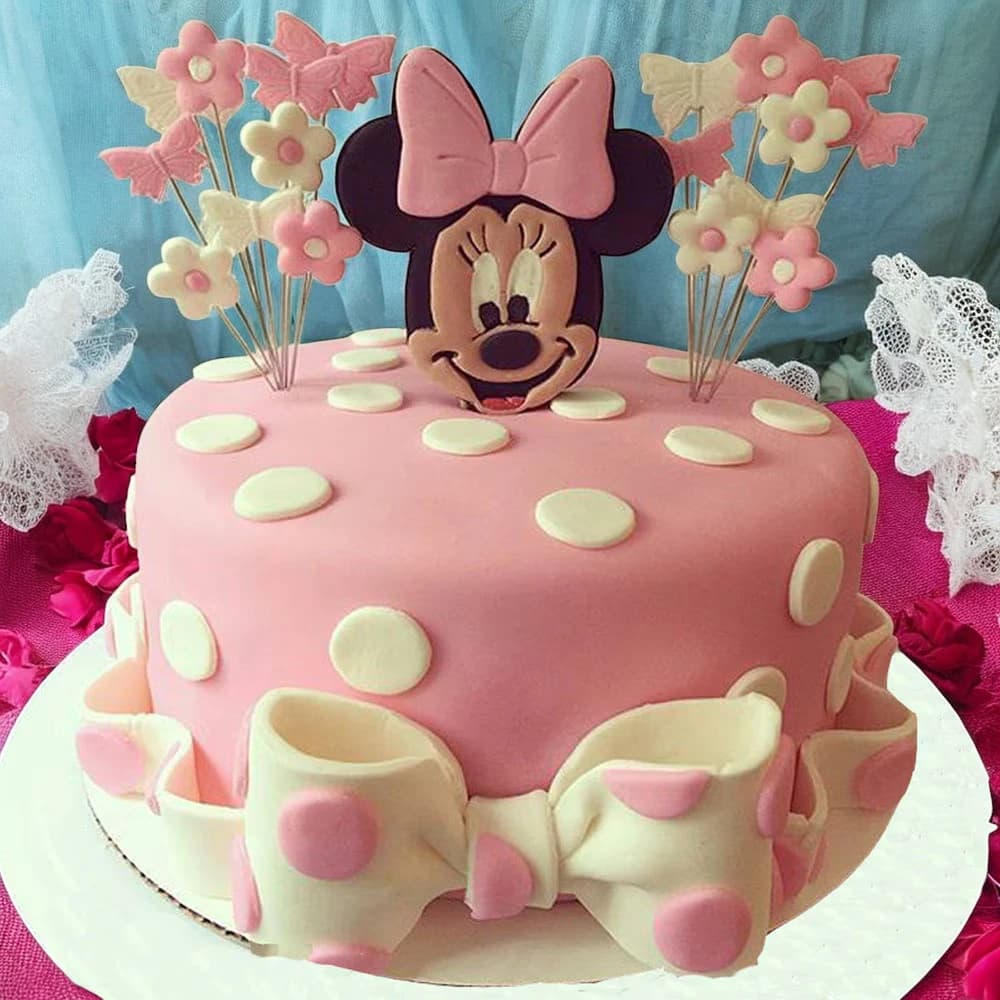 Minnie mouse fondant cake