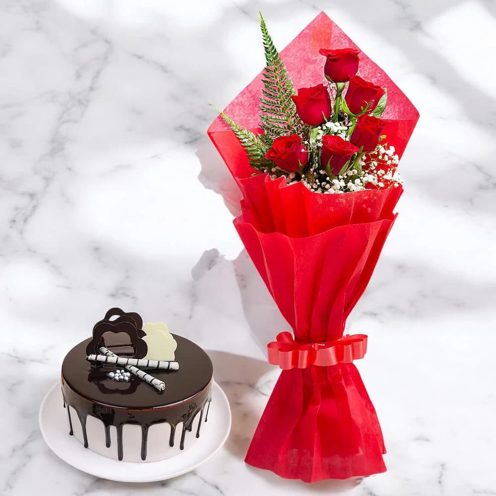 Red Roses Bouquet With Chocolate Cake