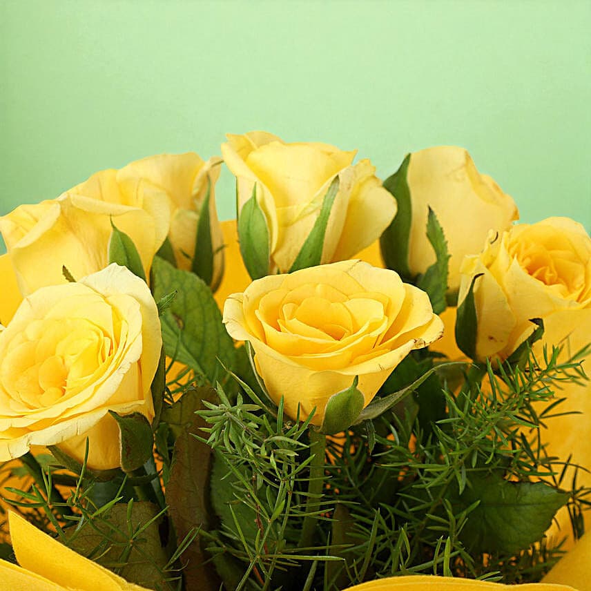 Enticing 8 Yellow Roses Bouquet view 3