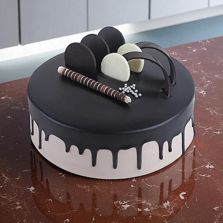 Blushing Pink Rose Bouquet & Chocolate Cake view 2