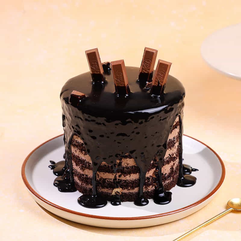 Kit Kat Pull me Up B'day Cake
